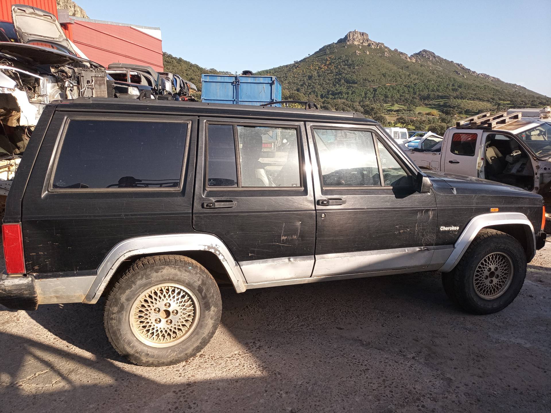 b7CwE0jBf-xa.jpg