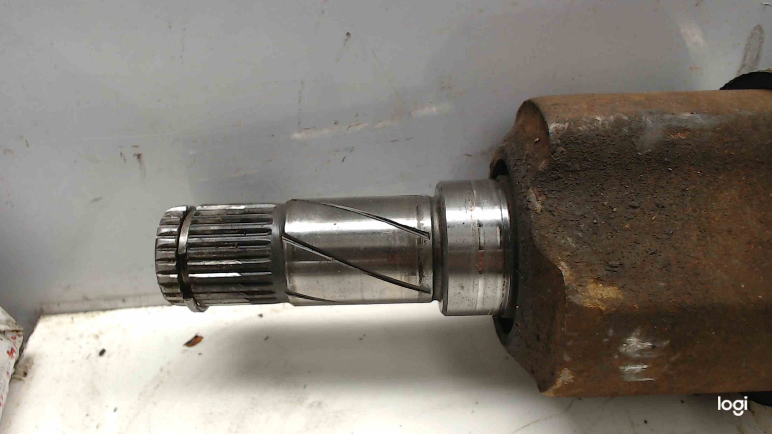 tu6AcahUGyx8.jpg